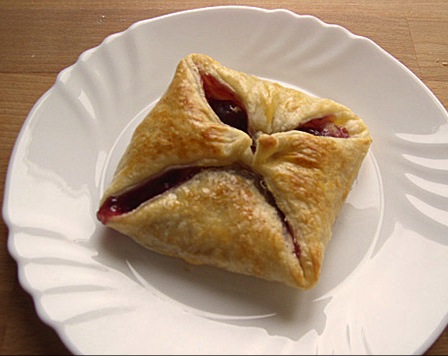 German plunder pastry with sour cherries