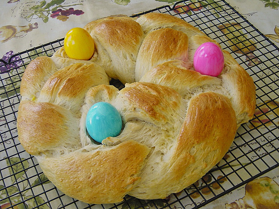 Easter sweet bread wreath
