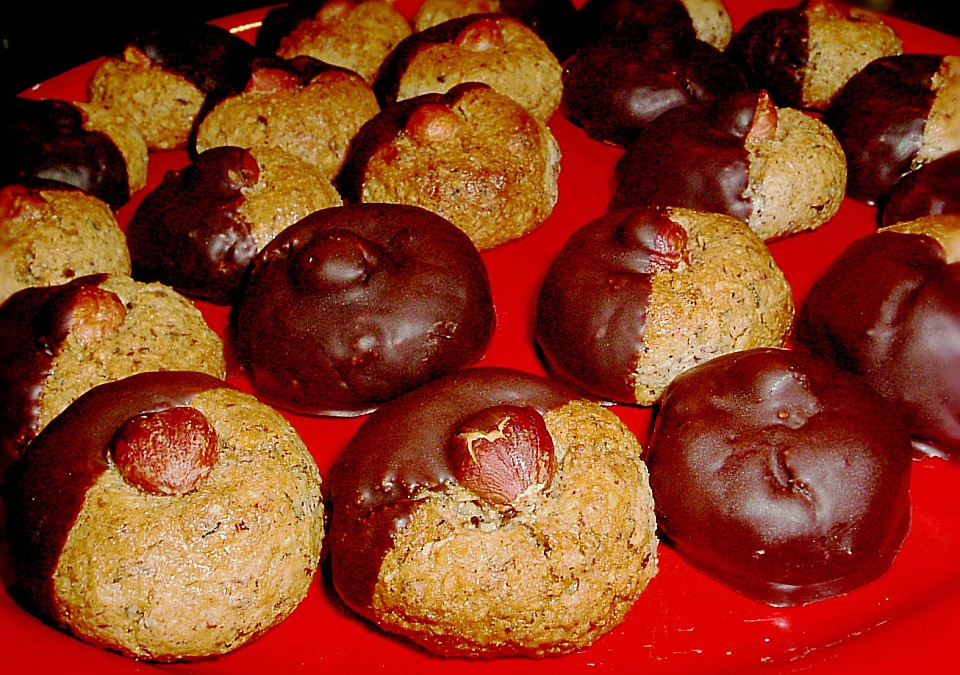chocolate hazelnut macaroons