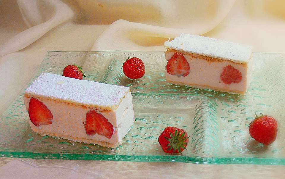 strawberry cremeschnitten