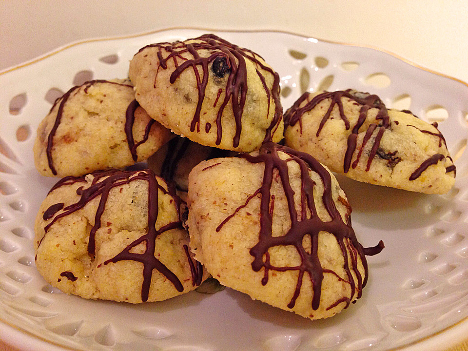 german advent cookies with dried fruit