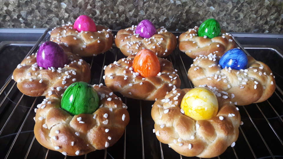  German Easter Nests Sweet Bread 