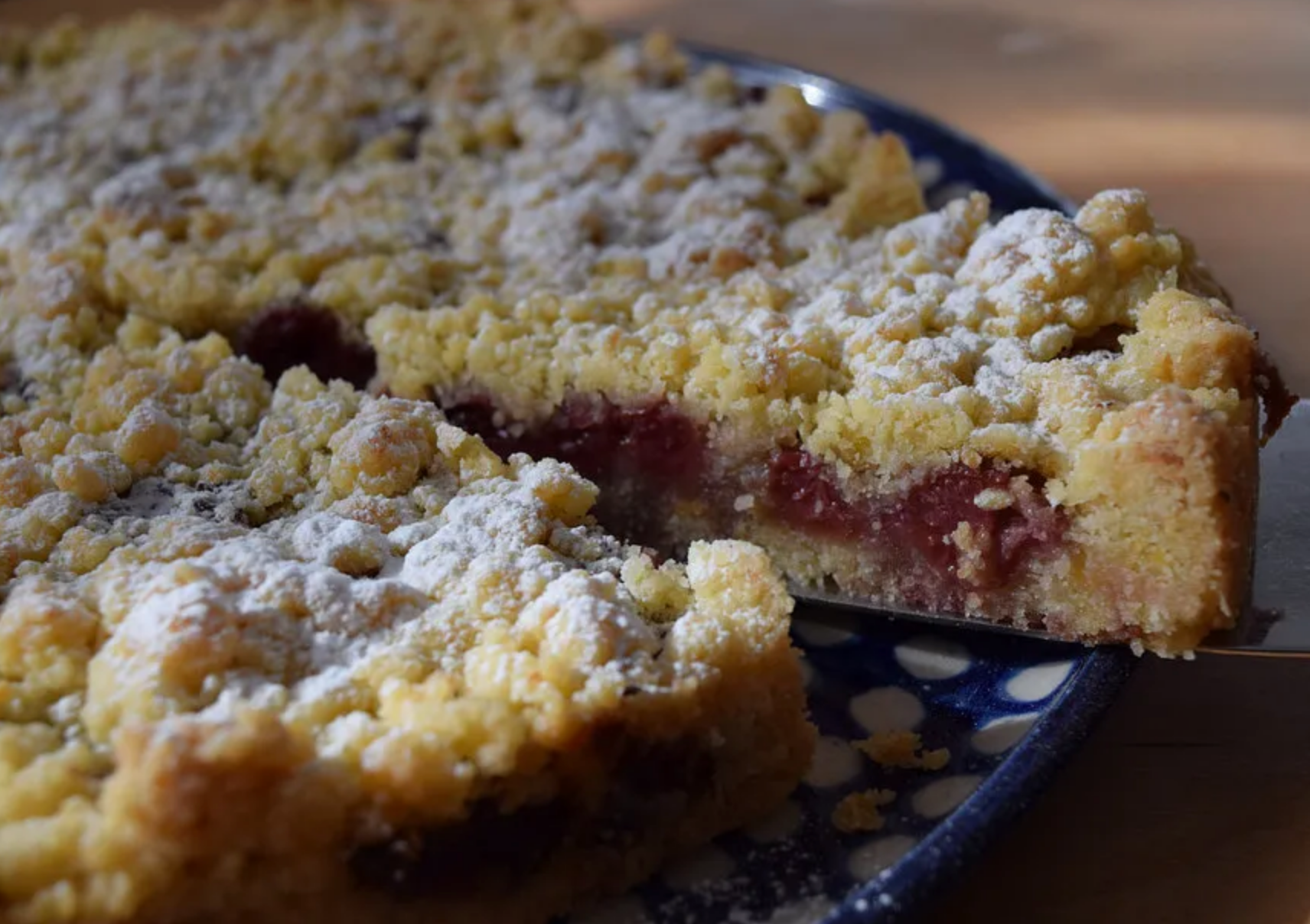 german cherry crumble cake
